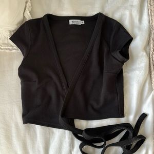 Beginning Boutique short sleeve front tie top